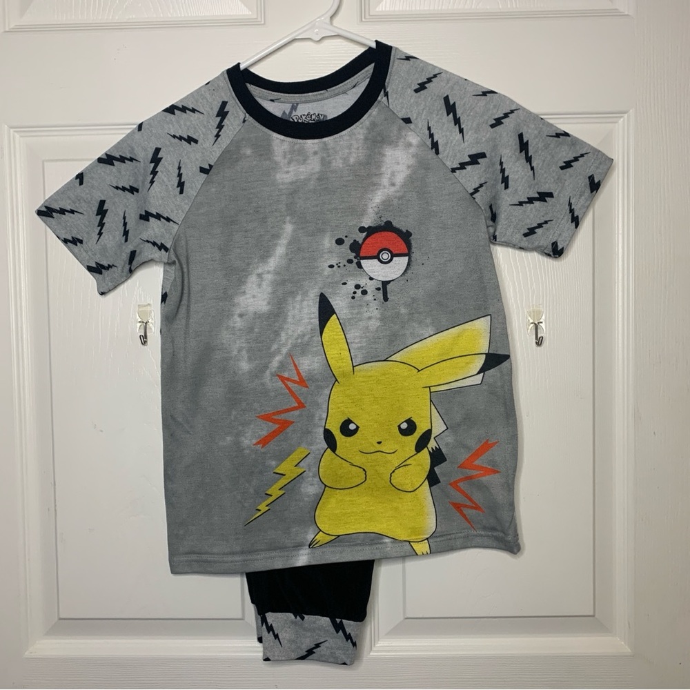 Pokémon Pikachu Lightening Bolt Boys Pajamas set Grey Black Velvet Soft